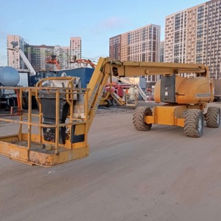 Kоленчатый подъемник JLG 800 AJ